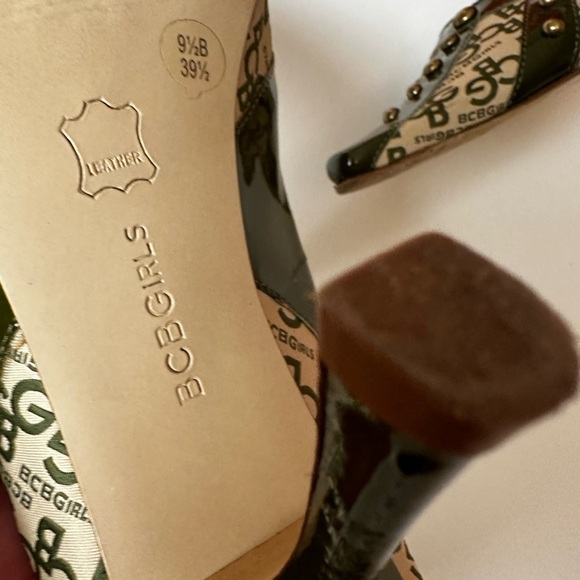 BCBGirls 9.5 shoes with Logo, patent and studs design, excellent condition - Picture 7 of 10